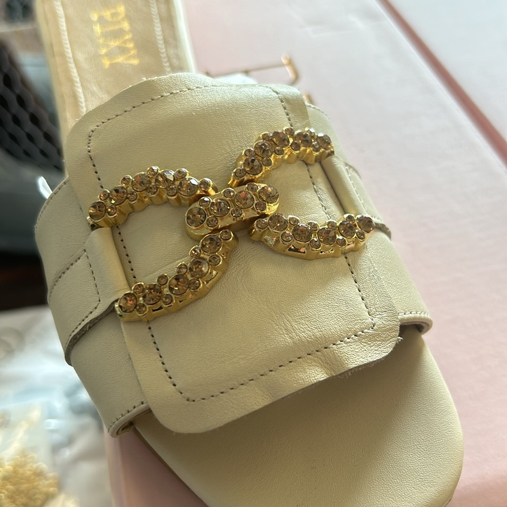 PIXIE NAPPA Off white slide with Jewel